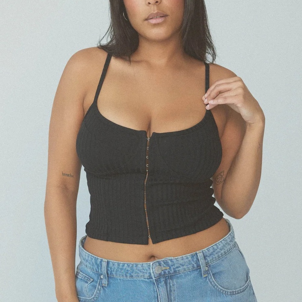 Klassy Network Black Button-Up Camisole Tank Top